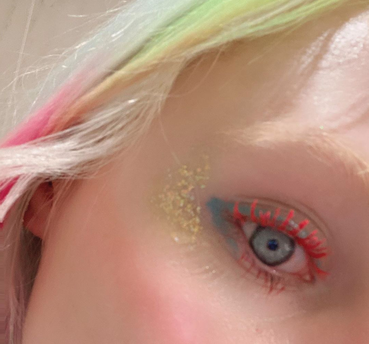 how to wear colored mascara