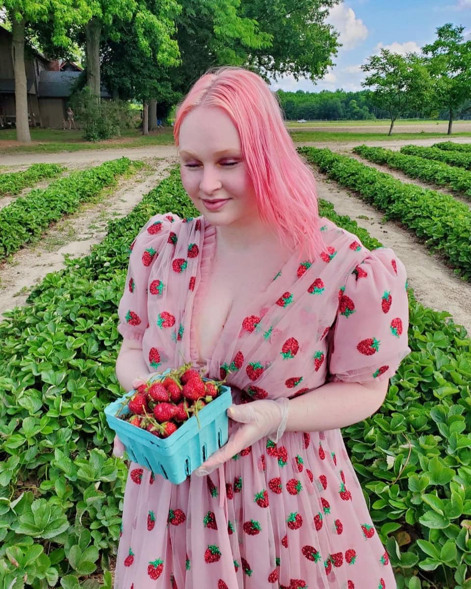 how to wear the berry trend fashion